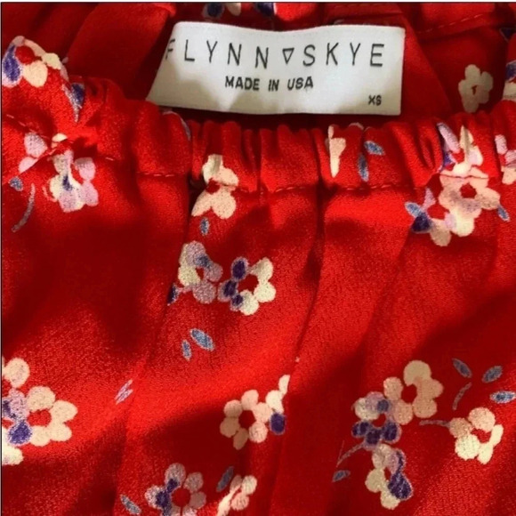 Revolve flynn Skye floral off the shoulder crop top - Picture 3 of 7